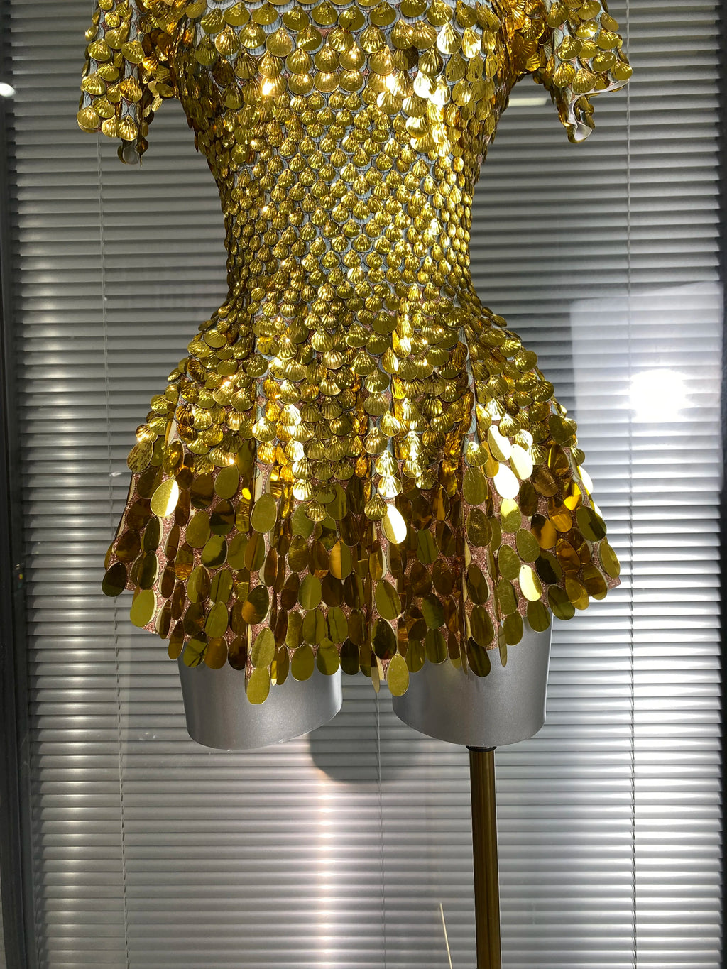 Women Sexy Short Sleeve Stretched Gold Silver Mini Dress Sparkly Sequins Performance Costume Stage Dancer Night Club Party Dress