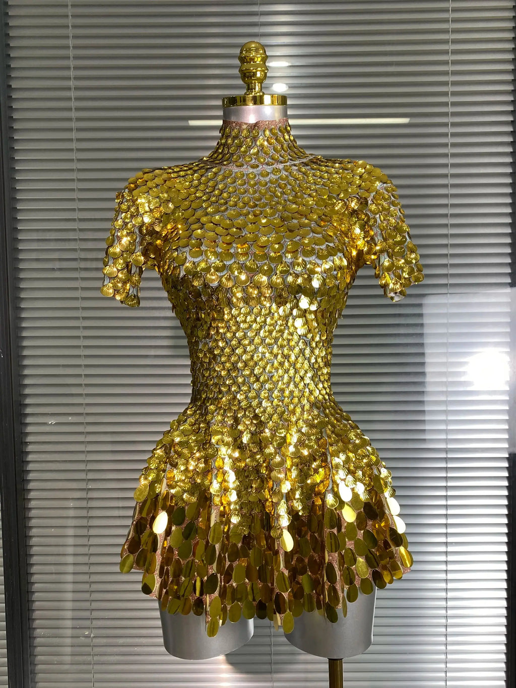 Women Sexy Short Sleeve Stretched Gold Silver Mini Dress Sparkly Sequins Performance Costume Stage Dancer Night Club Party Dress